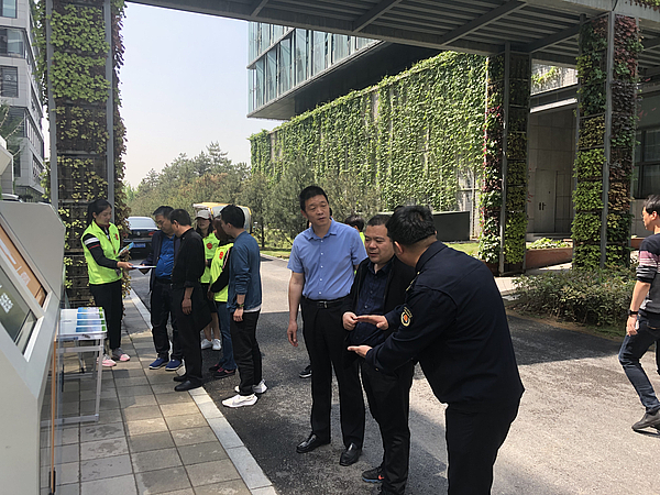 查看垃圾分类设施2.jpg 查看垃圾分类设施2.jpg