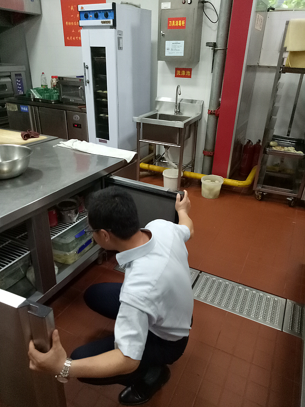 0505东餐厅检查1.jpg